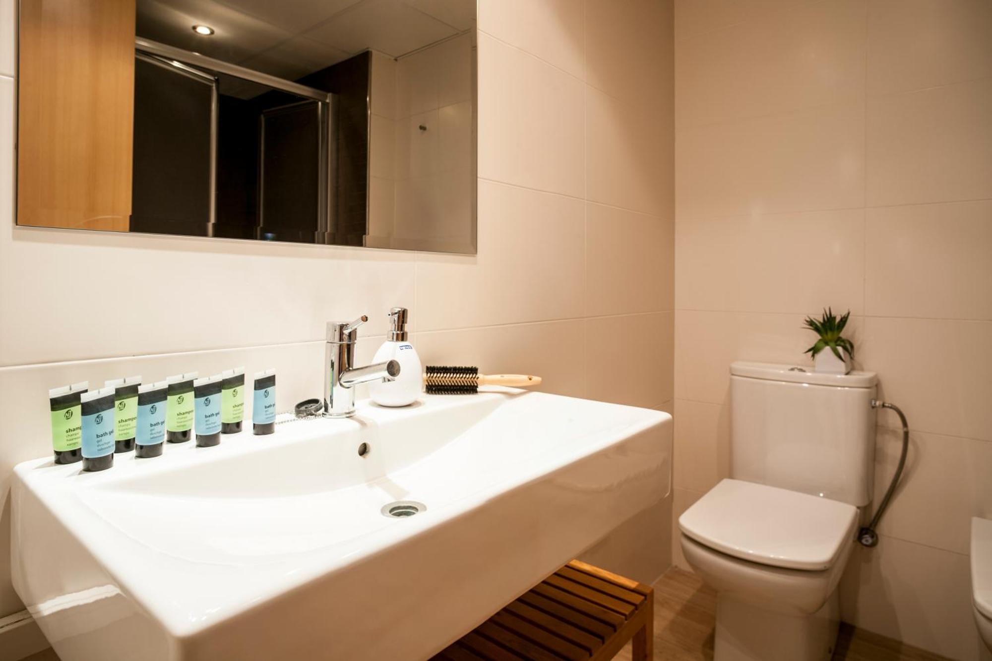 Feelathome Mozart Apartments Barcelona Eksteriør bilde
